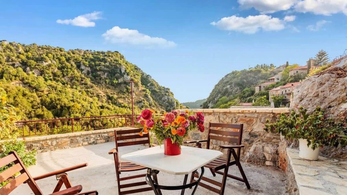 Trikolonoi Apartment | Stemnitsa Stone Residence - Cosy Mountain Escape