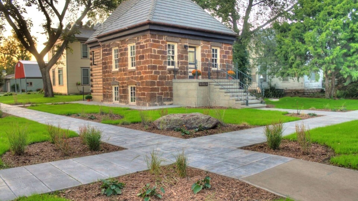 Lindsborg Cottage | Stenhuset: Stunning Historic "1877 Stone House"