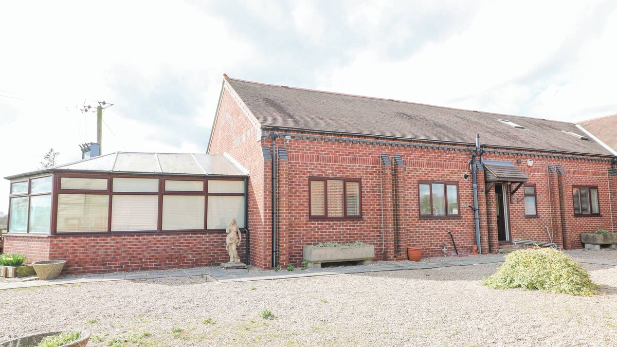 Barrow-on-Trent House | STENSONHILL LODGE, pet friendly, with hot tub in Derby