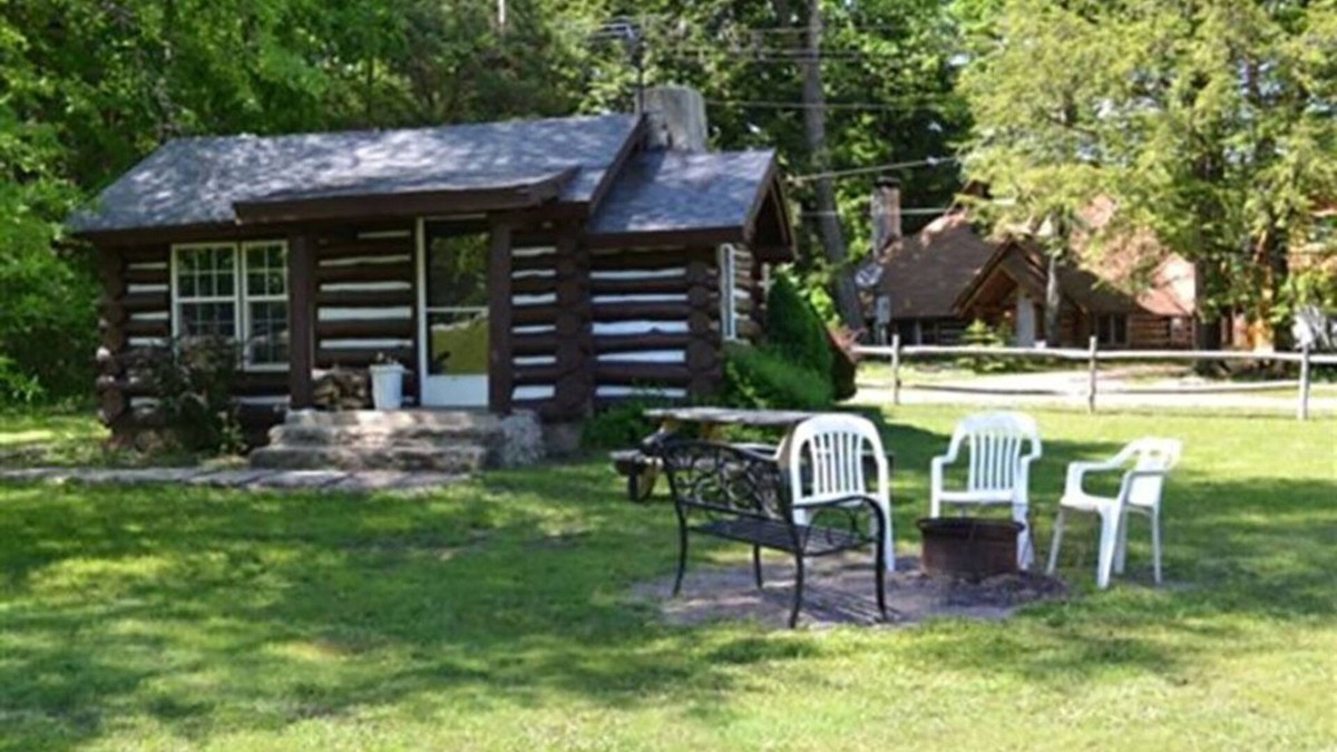 Markleysburg Cabin | Step Back in Time—Stay in 1930s Log Cabins Near Ohiopyle Cabin 2