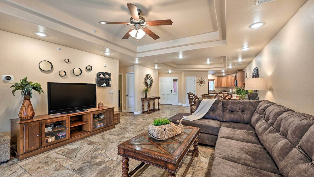 Bullhead City Condo | Step-Free Bullhead City Condo w/Balcony!