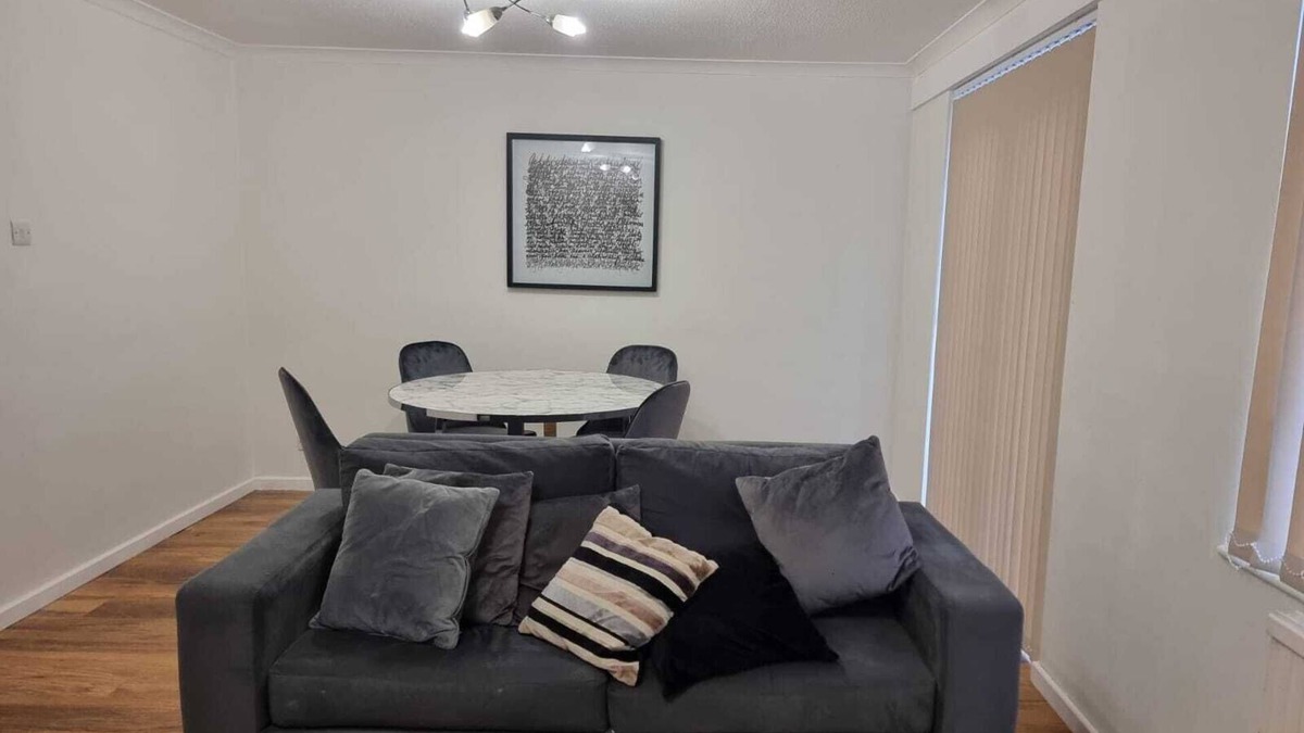 Thamesmead House | Step inside and you're greeted by the peaceful ambiance and ample space.