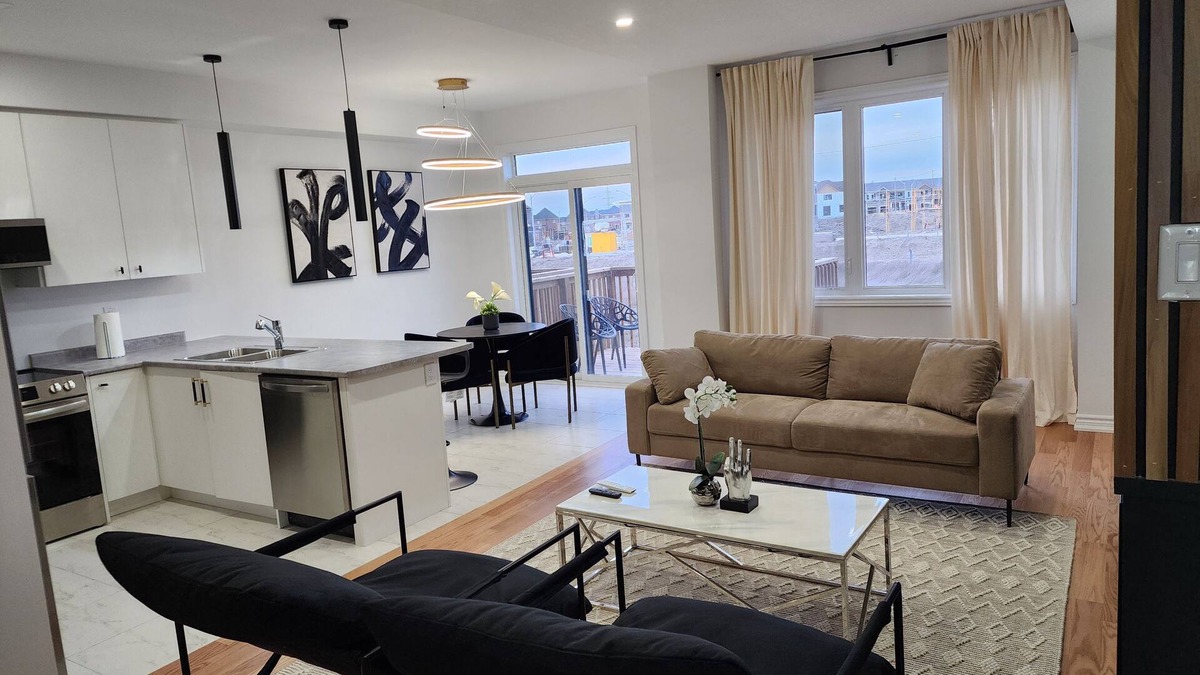 Thorold House | Step into a world of luxury and comfort in our Niagara home