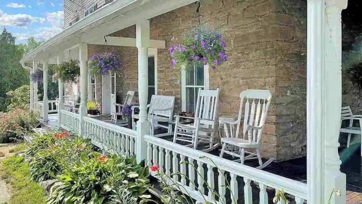 Clintondale House | Step into history & unwind at Stone House a charming 🏡 at the❤️of NYHudson Valley