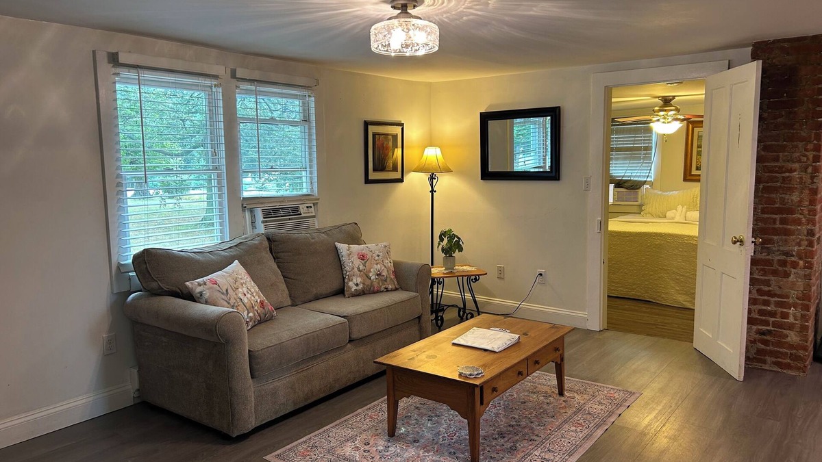 Clintondale Apartment | Step into history & unwind at Spring apt a charming 🏡 at the❤️of NYHudson Valley
