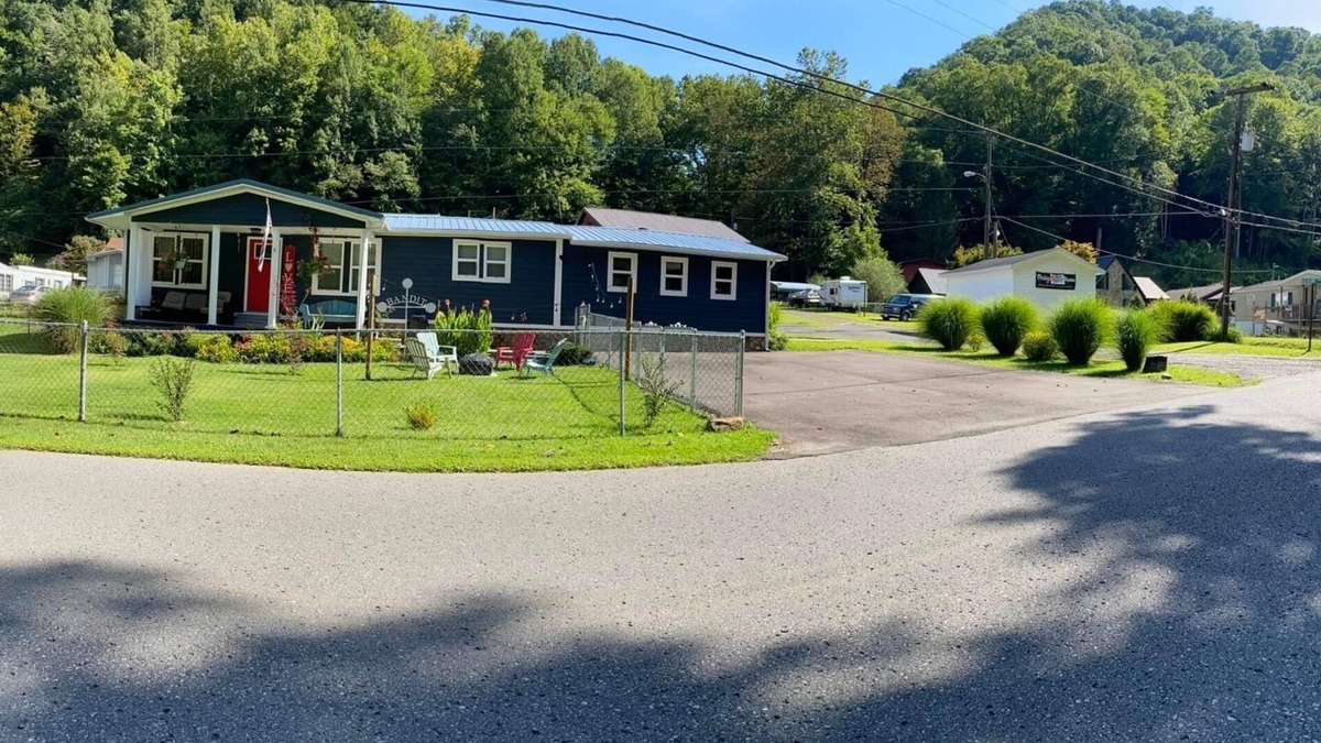 Mallory House | Stephen’sHouse Bandits Houses LLC