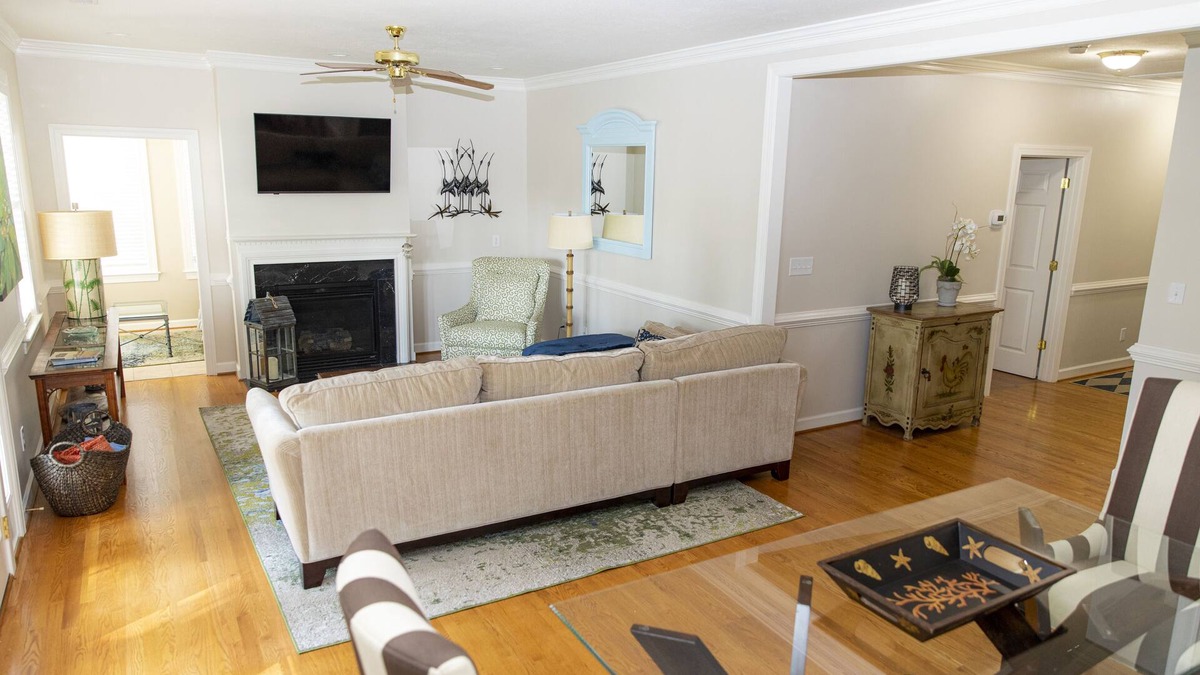 Gloucester Point House | Steps away from Gloucester Marina & Restaurant