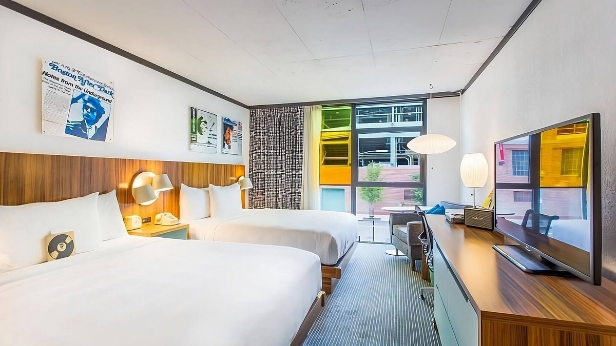 West Fens Hotel | Steps away from Fenway Park! 4 Pool View Units with Balcony! Pets Allowed, Pool!