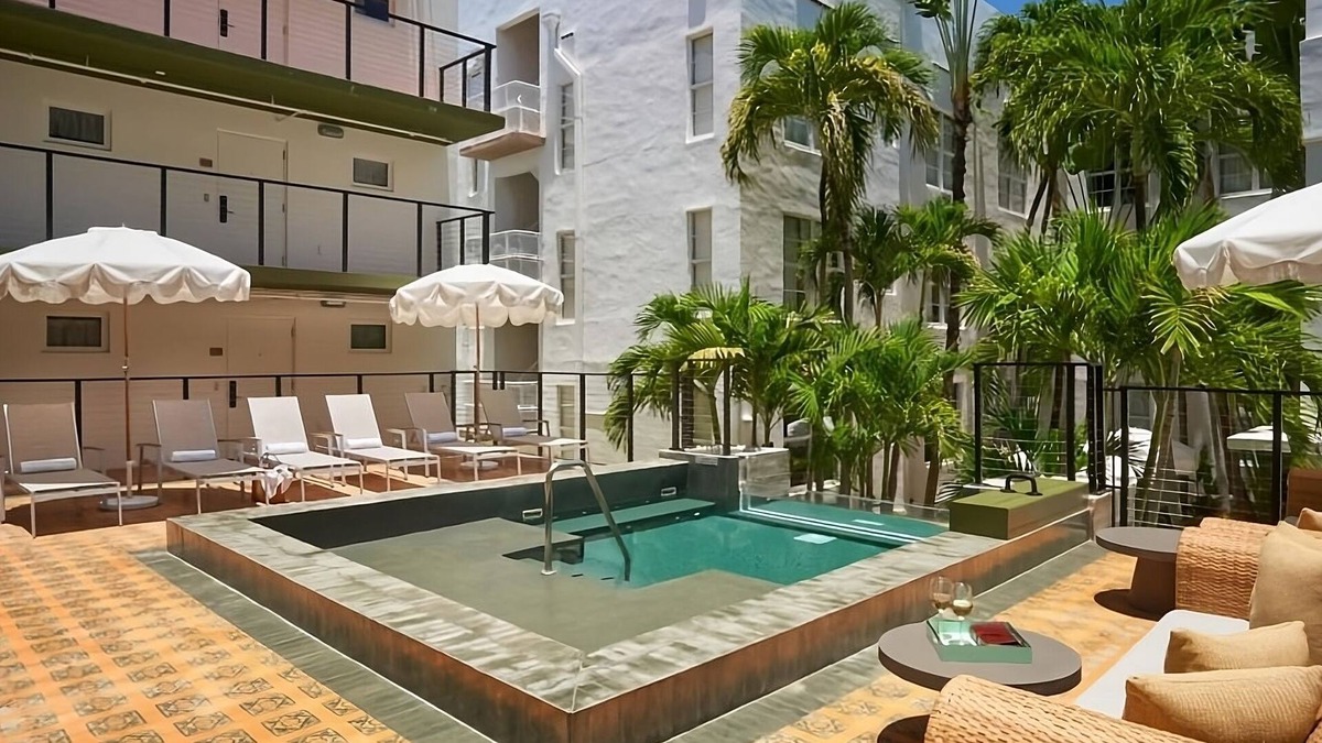 South of Fifth House | Steps Away from Nikki Beach! With Onsite Swimming Pool, Pets are Welcome!