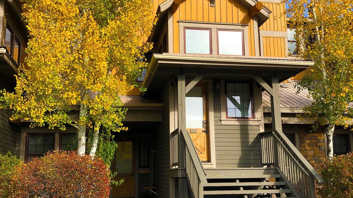 Granby Condo | Steps away from the lift - Ski, Bike, Golf, Fish - Four Season's of Family fun!