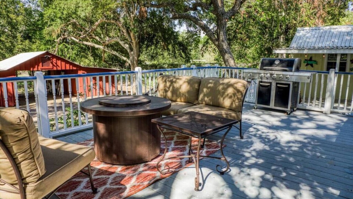 La Grange House | Steps away from the sweet LaGrange downtown square