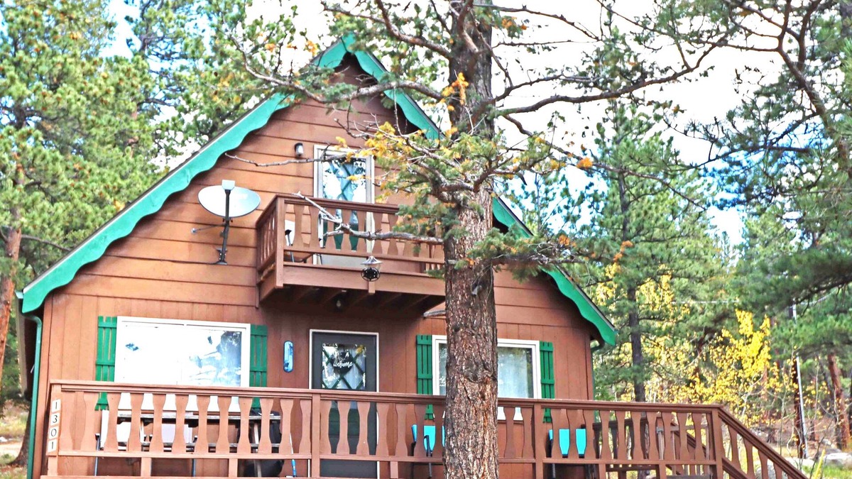 Allenspark Cabin | Steps away from Wild Basin:RMNP- 2-bdrm cabin perfect for adventure or relaxing!