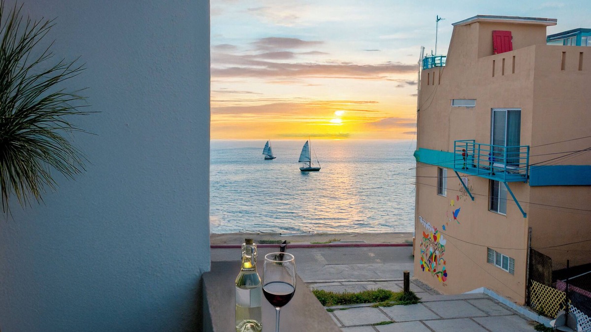 Costa Apartment | Steps from beach chic & modern1BD apt