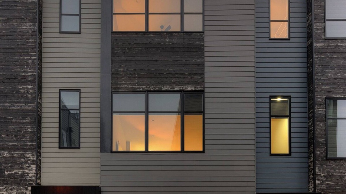 Dahlman House | Steps from Downtown Omaha! Rooftop firepit & luxury accommodations