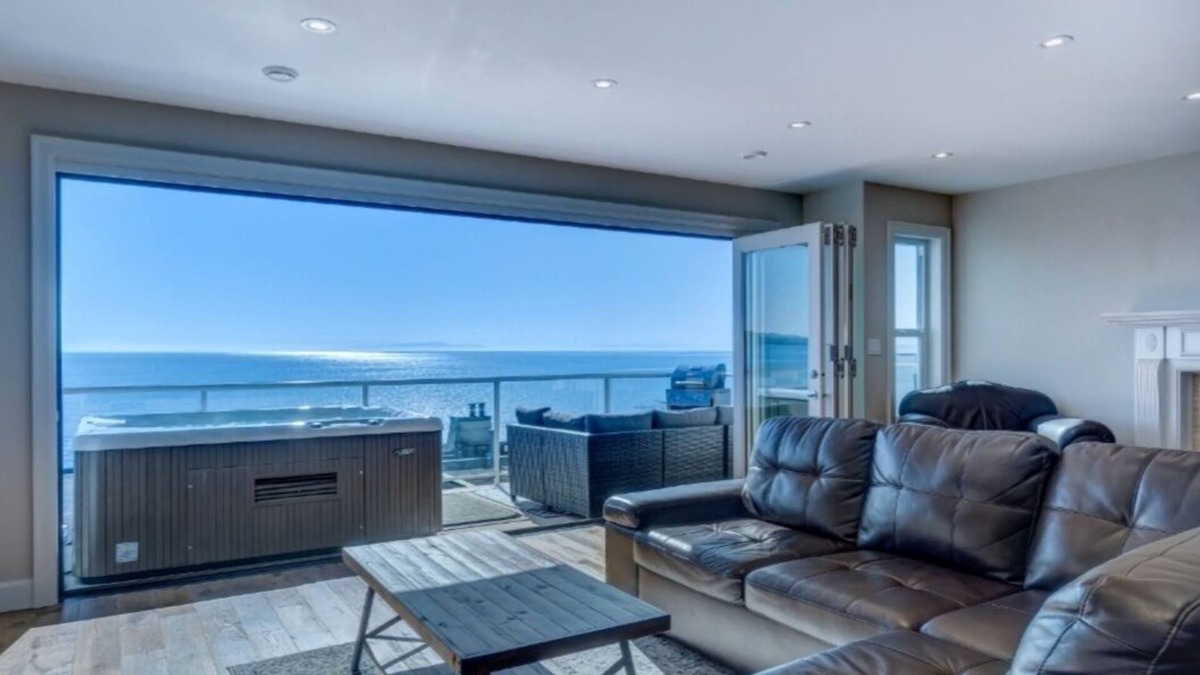 White Rock House | Steps from East beach White Rock with hot tub!