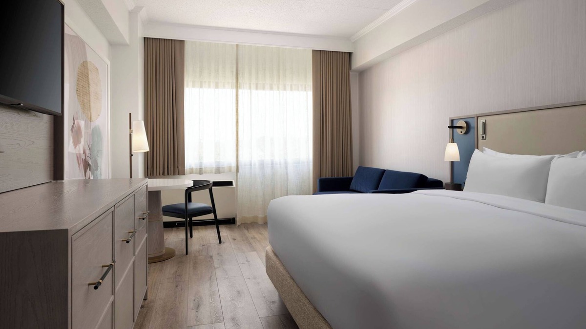 White Plains Resort | Steps from Shops & Transit – Central White Plains Suite