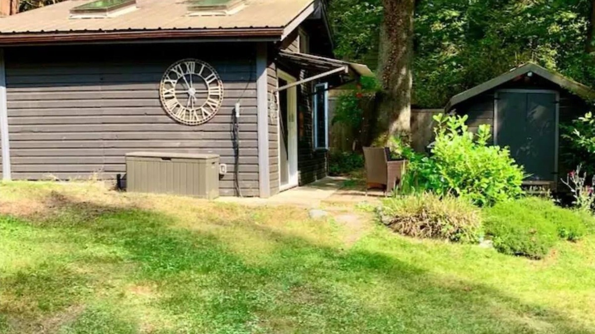 Bowen Island Cottage | Steps from Snug Cove beautiful cottage surrounded by parks and waterfall nearby