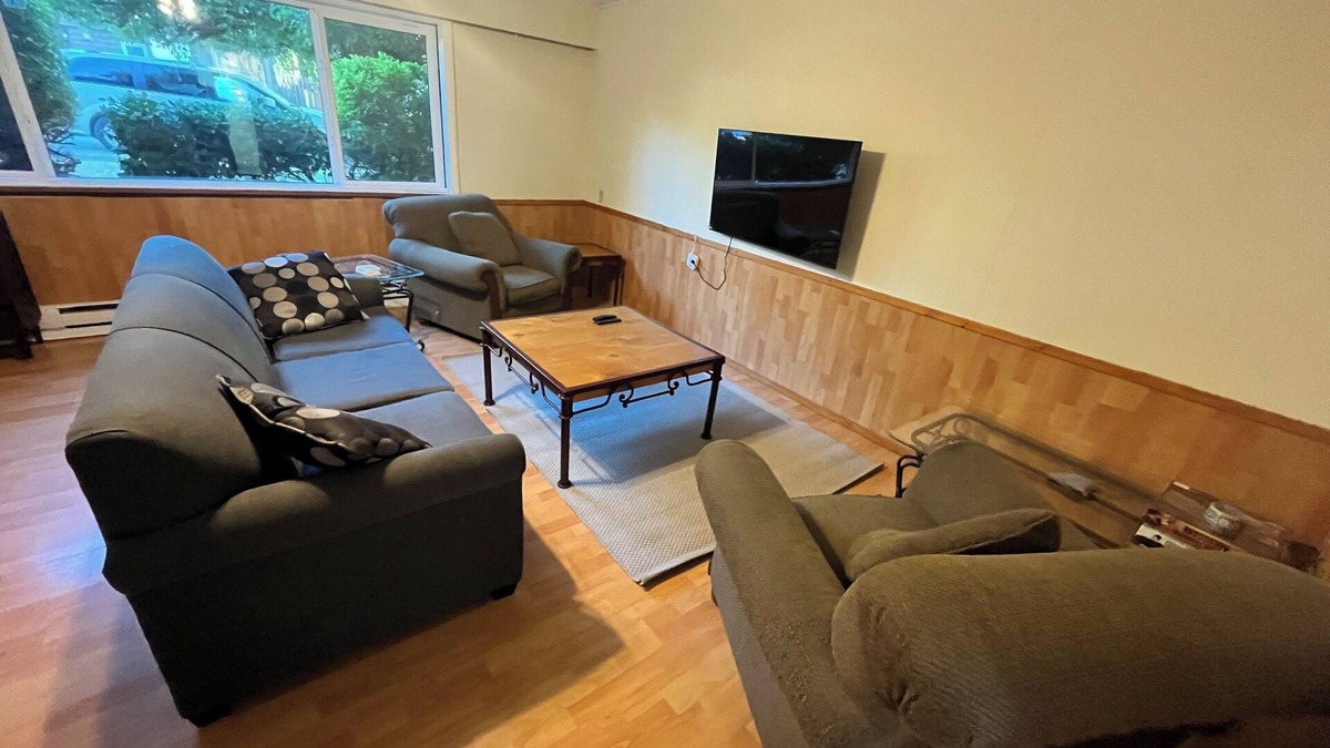 Lake Cowichan House | Steps from the lake: nn A 5-minute walk away from Shops, Saywell park & the lake