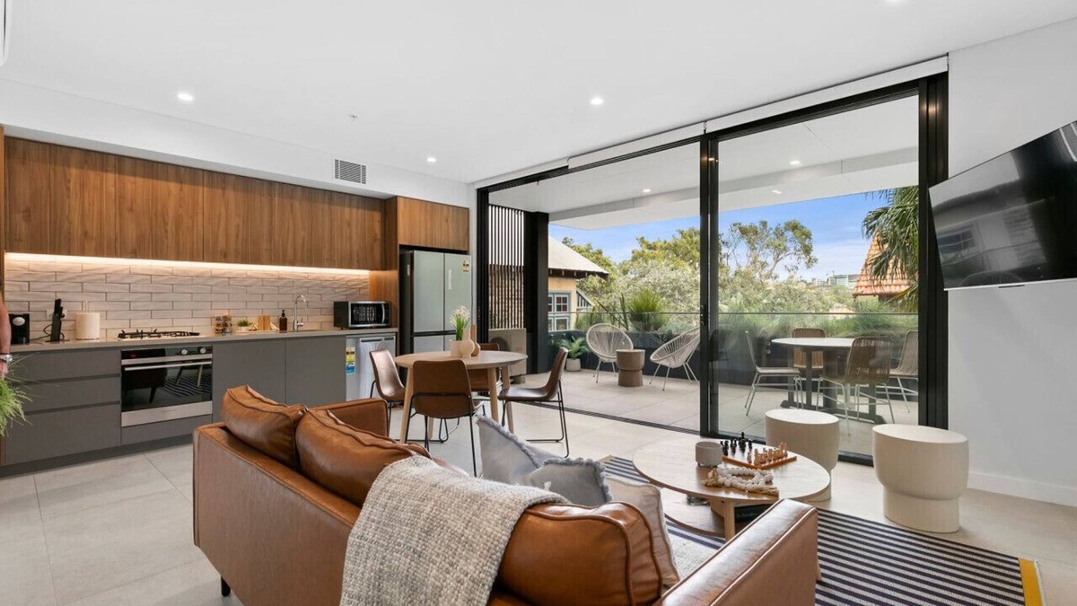 Coogee Apartment | Steps from the shore - Coogee Beachside Hideaway 3