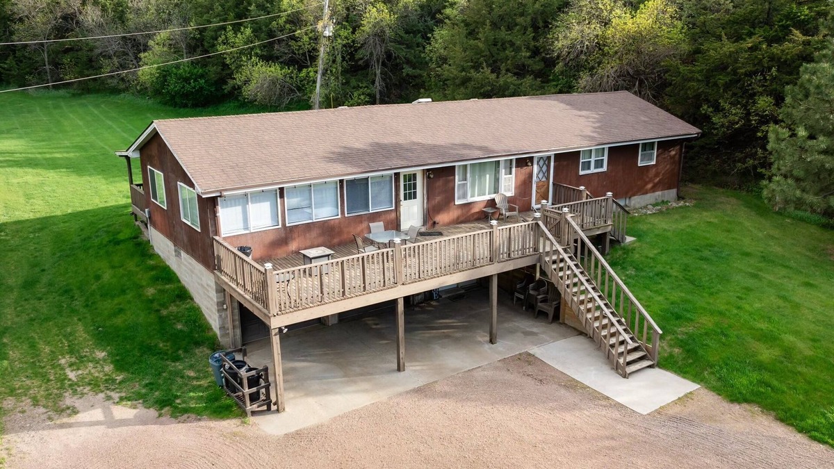 Chamberlain House | Steps from the water, firepit, large yard, family friendly