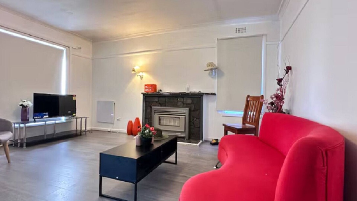 North Shore House | Steps from Train &Beach 2 Mins2 Spirit of Tasmania