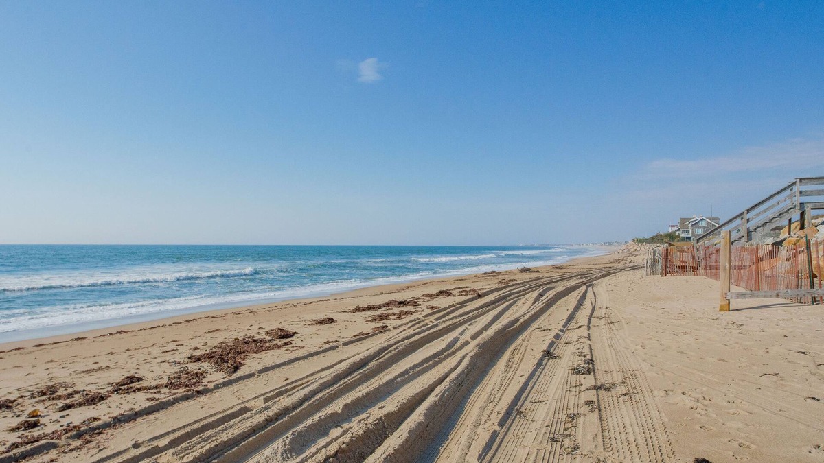 Westerly House | Steps to a private beach, enjoy sunsets and kayaking from your backyard!