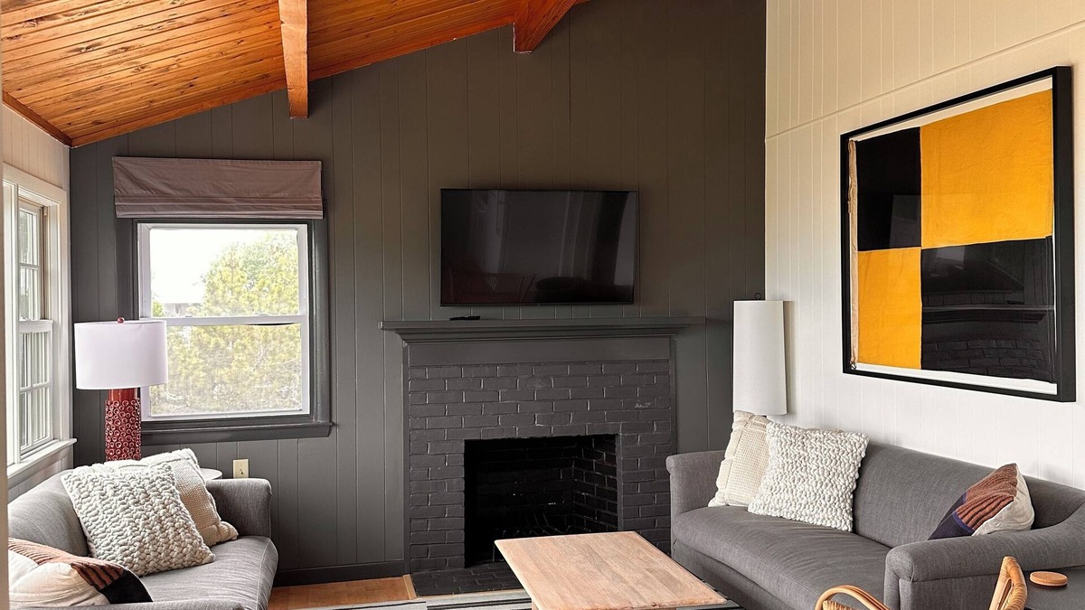 Indian Neck Heights Cottage | Steps to bayside beach