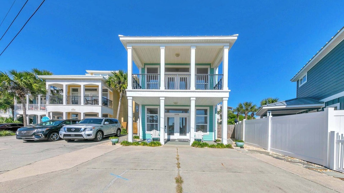 Sunnyside House | 🌊Steps to Beach-Great Outdoor Space-Turquoise Tail🌊