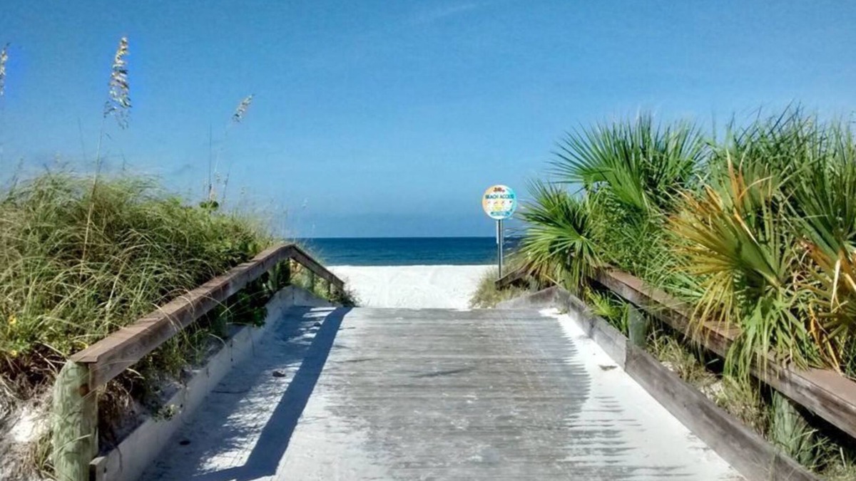 Pass-a-Grille Cottage | Steps to Beach+bikes VaCay getaway on PaG island