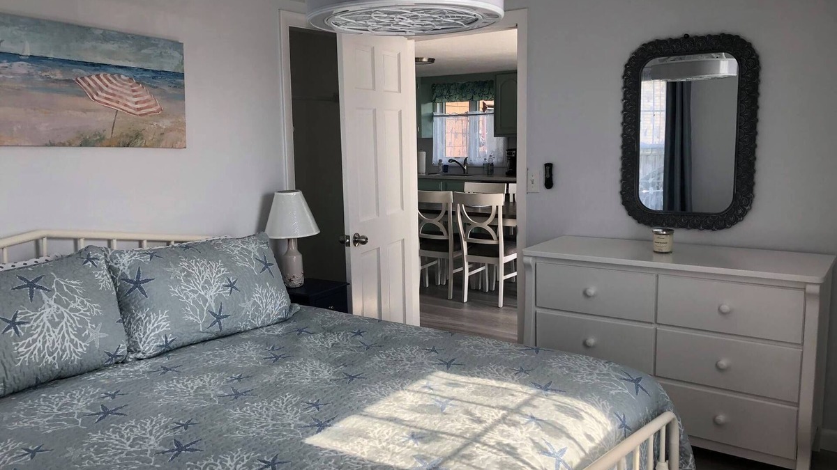 Salisbury Apartment | Steps to Beach Entrance #7, 1st floor, 2 Bedrooms, King Bed, Private deck/grill