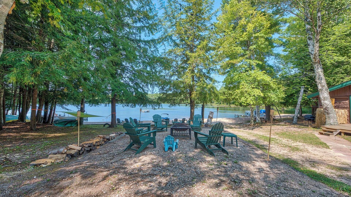Levering Cabin | Steps to Beach: Lake Cabin Retreat in Levering!