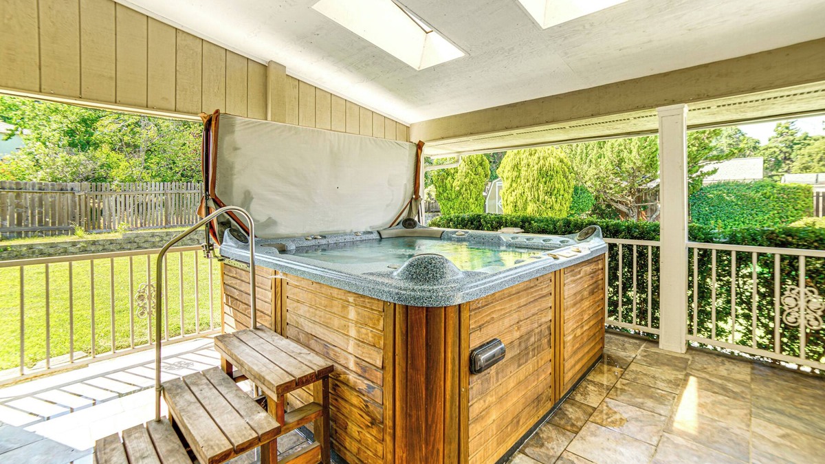 Lakeport House | Steps to Clear Lake: Hot Tub Haven in NorCal!