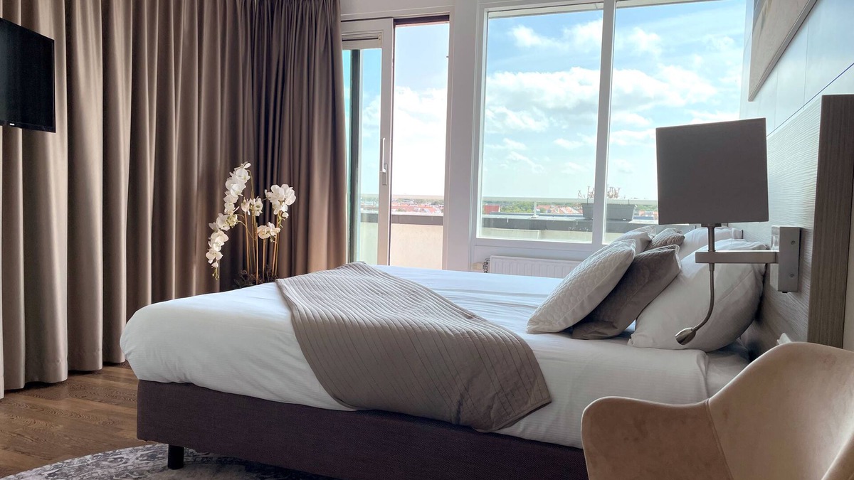 Monster Hotel | Steps to Coastal Trails — Free Parking, and Outdoor Adventures