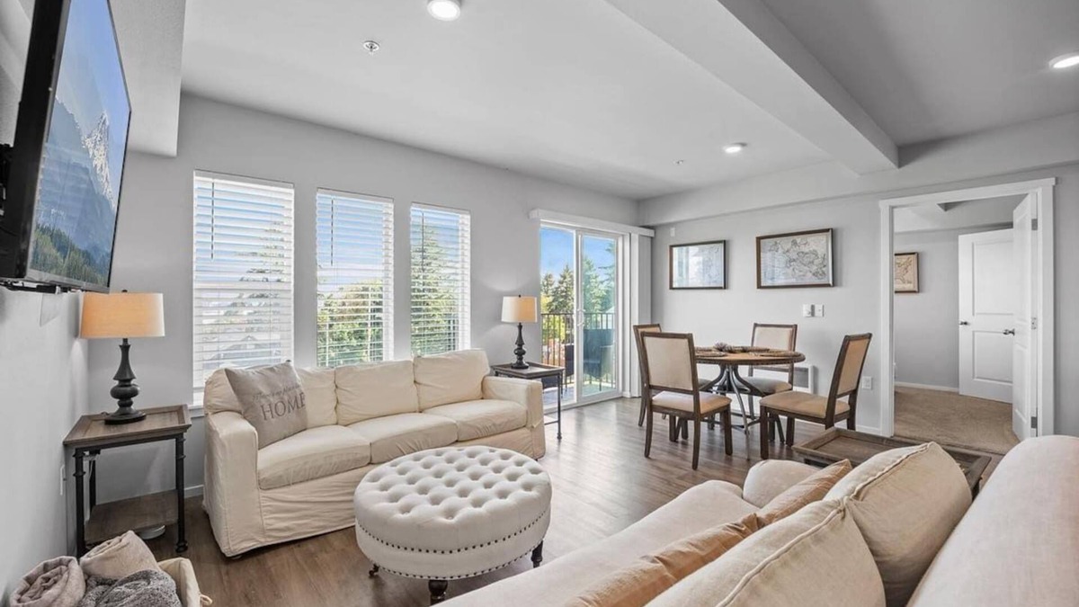 Eastside Condo | Steps to Dome Breathtaking views + parking + AC!