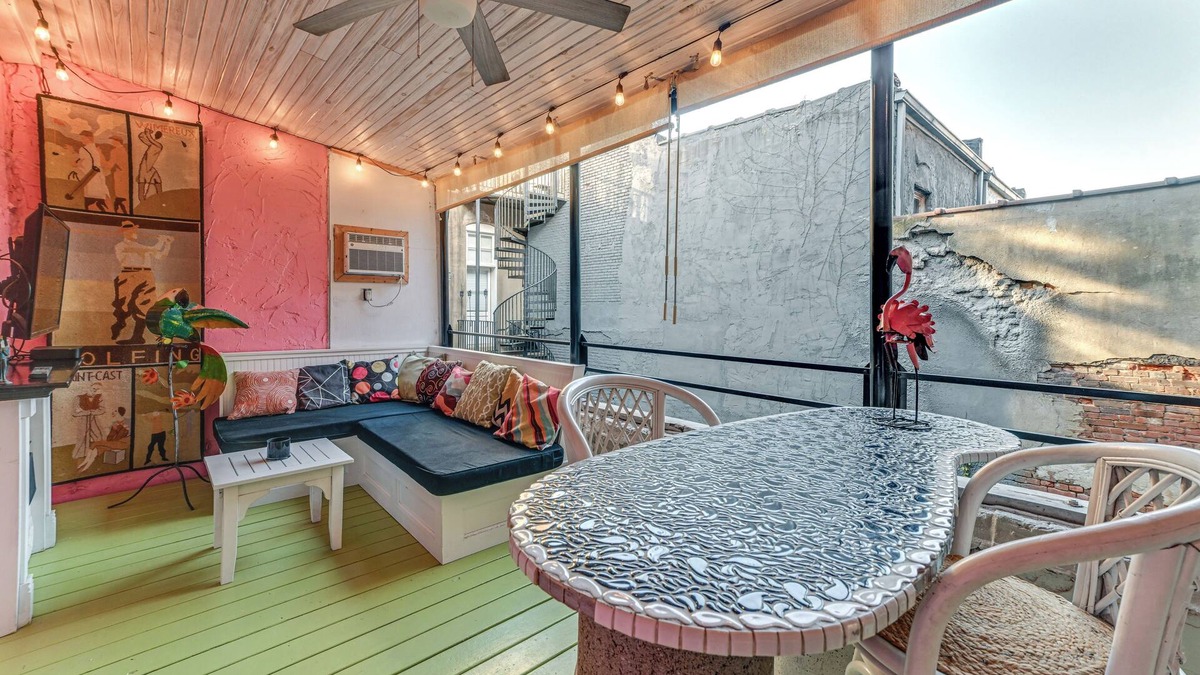 Paducah Condo | Steps to Historic Riverfront: Chic Dtwn Condo!