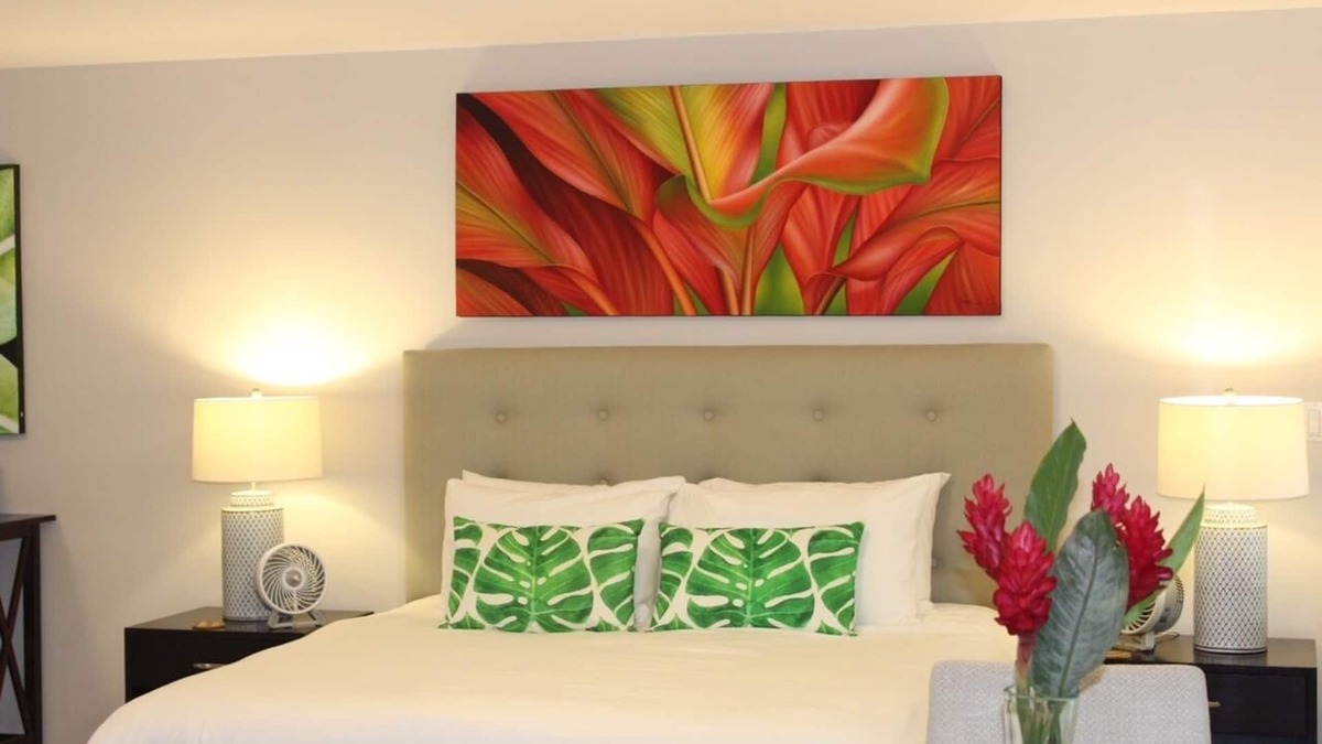 Kahala Apartment | Steps to Kahala Beach, quiet, King bed, patio, parking, A/C, kitchenette & BBQ