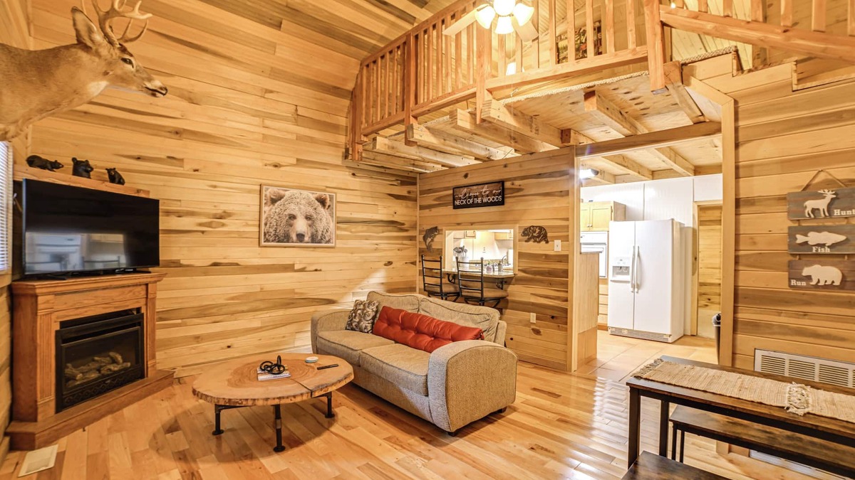 Waverly Cabin | Steps to Kentucky Lake: Cozy Cabin w/Deck!