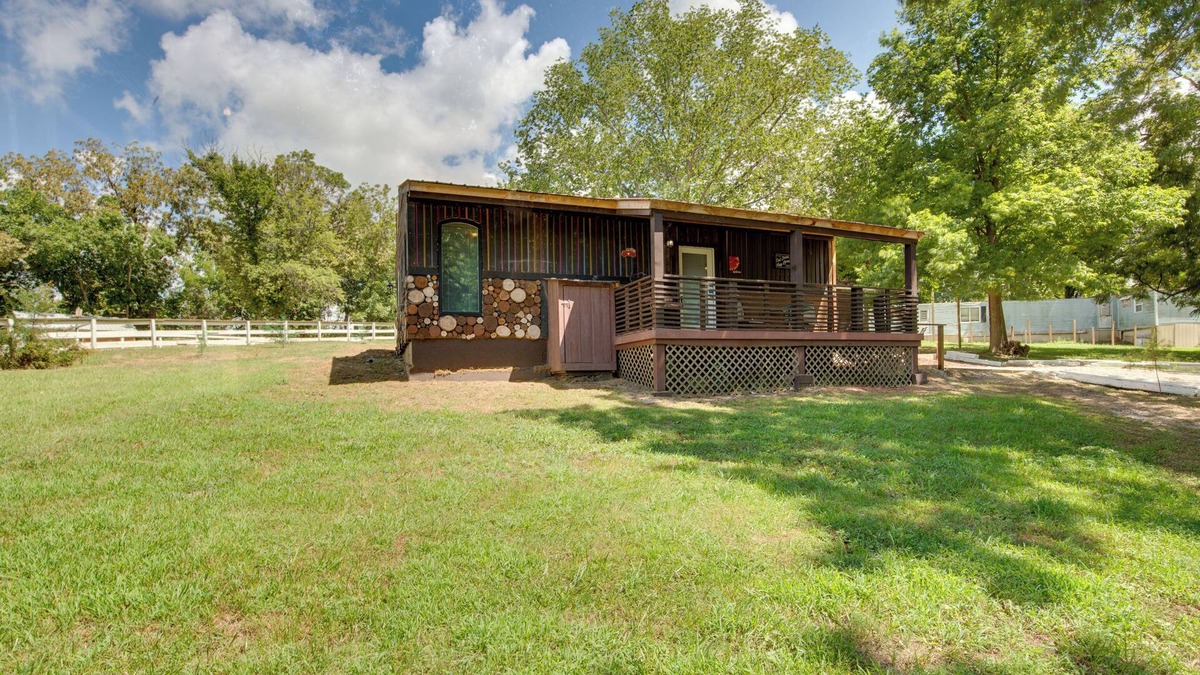 Lake Lafayette Cabin | Steps to Lake: Peaceful Cabin Escape in Odessa