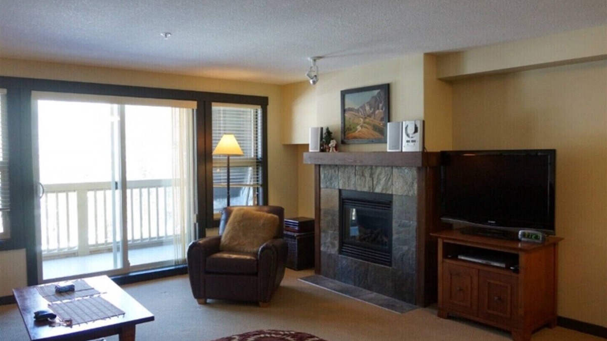 East Kootenay Condo | Steps to Lifts in Upper Village