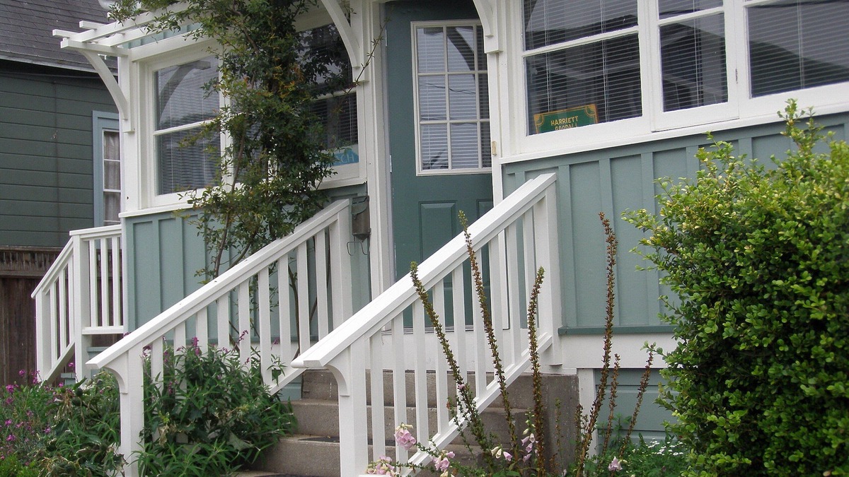 Pacific Grove Cottage | Steps to ocean. Across the street from the Municipal Golf Course. License 0020