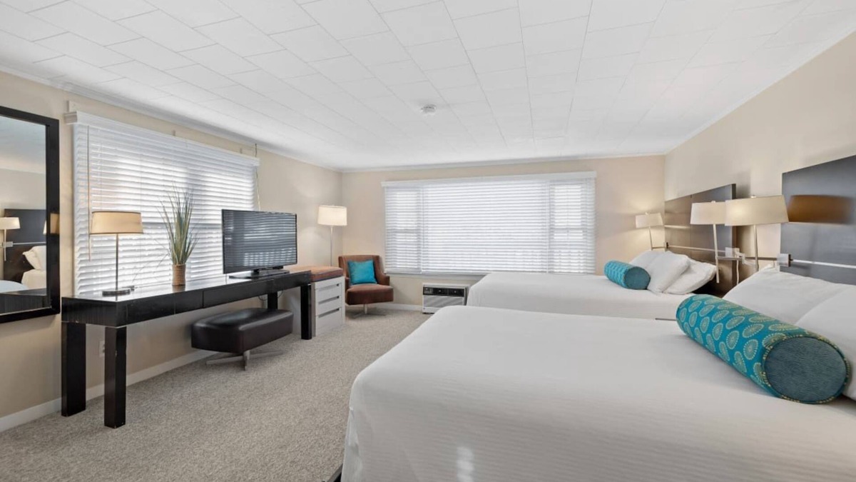 Falmouth Heights Apartment | Steps to Ocean: Cozy 2 Double Bed Stay with Deck