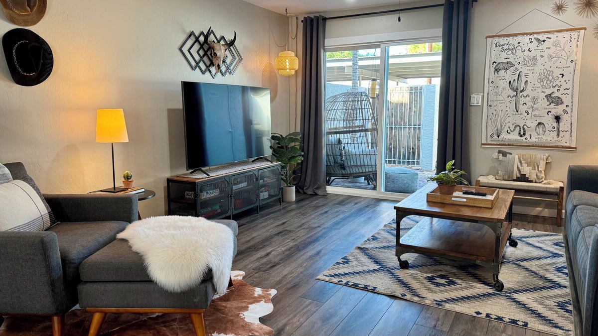 South Scottsdale House | Steps to OldTown! Cute 2bdrm w/Private Patio, Pool, Covered Parking. DogOk!