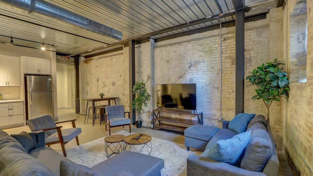 Westown Apartment | Steps to Pabst & Fiserv | Pool, Gym, Parking, W/D