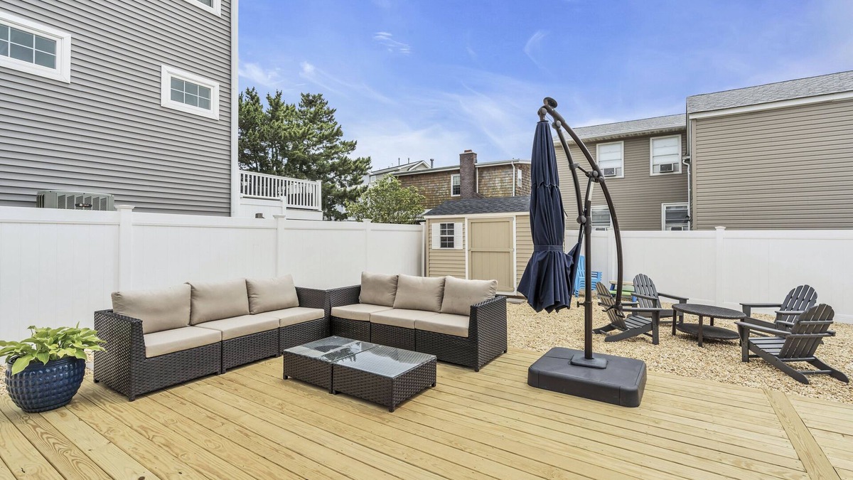 Normandy Beach House | Steps to Private Beach - Updated Family Home - Sleeps 13