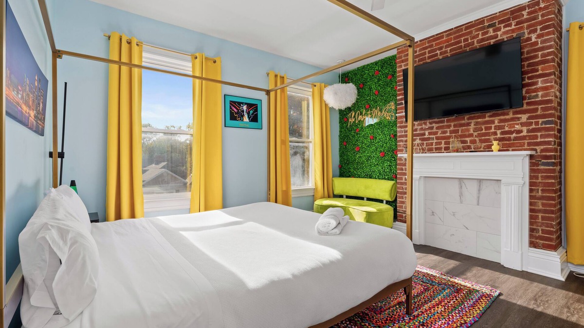 Highlands House | Steps to Restaurants, Nightlife, Shops~PacMan/King Bed~Bardstown Rd/Highlands