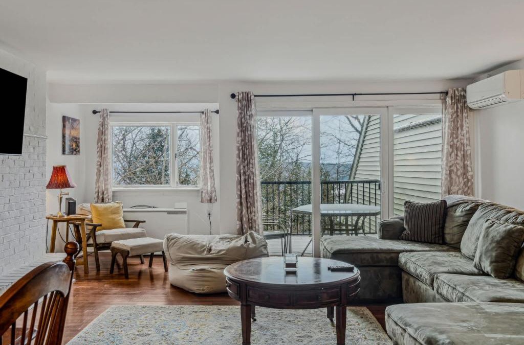 West Hartford House | Steps to Ski Trail Fireplace - Kingswood 1B