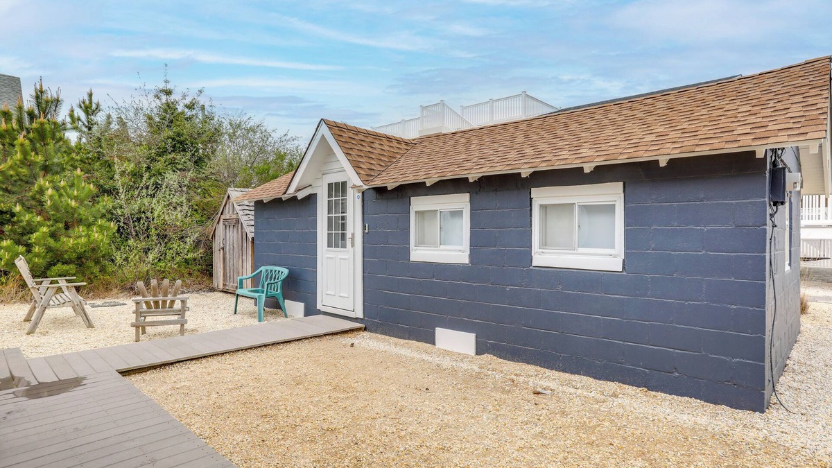 Surf City Cottage | Steps to Surf City Beach: Pet-Friendly Cottage!