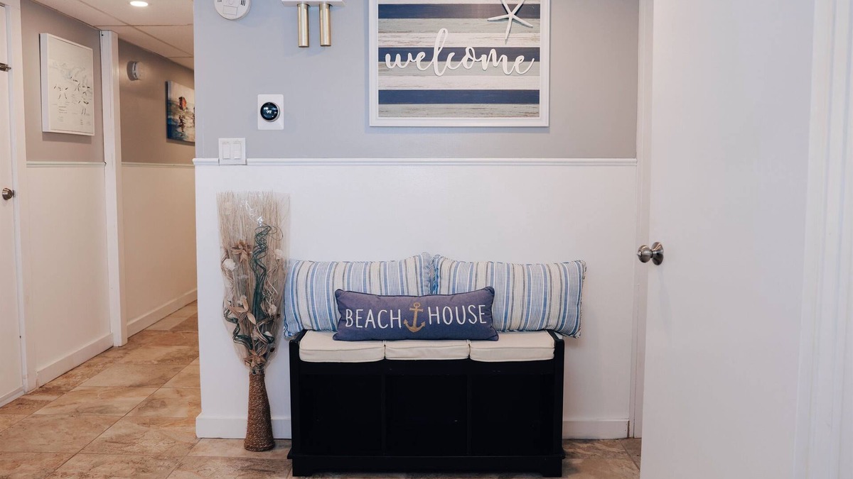 Salisbury House | 🏖️Steps to the BEACH Cute &Cozy home Oceanside with Marsh Views only w/A/C &1 PRK☀️