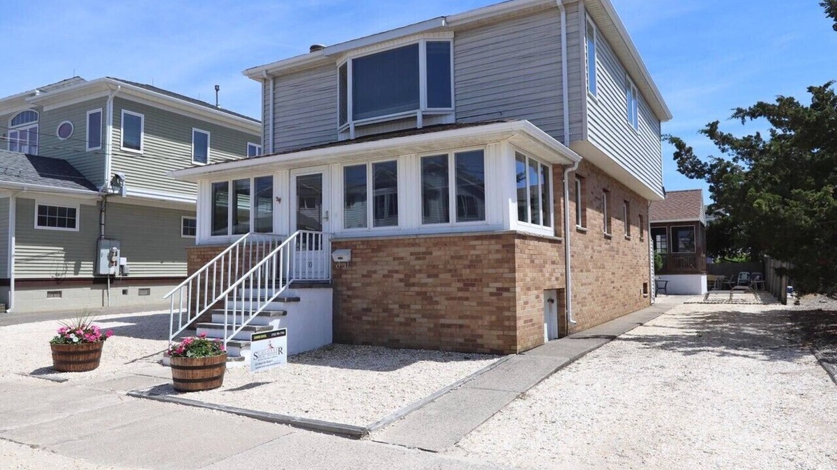 Lavallette House | Steps to the boardwalk and beach!