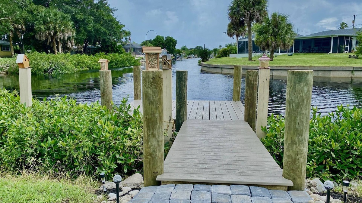 Englewood South House | Steps to the Gulf in Your own backyard